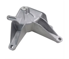 Кранштейн передей опоры двигателя AT CRUZE 1.6-1.8 UZ-DW